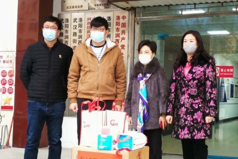 共同克服困難，向前邁進(jìn)